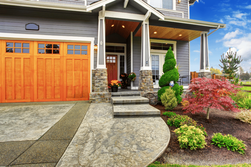 front of house with curb appeal landscaping